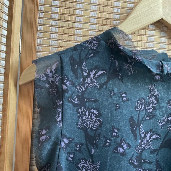 Cabi Womens Blouse Top Sheer Green Plum Floral Evermore Frayed Sleeves 3065 - Picture 5 of 9